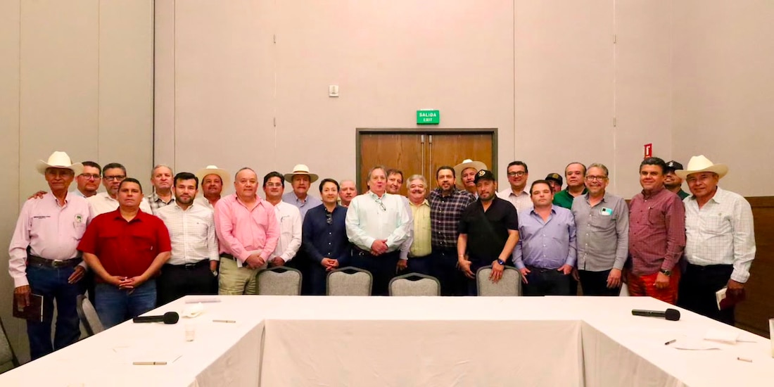 Líderes del sector en la reunión.