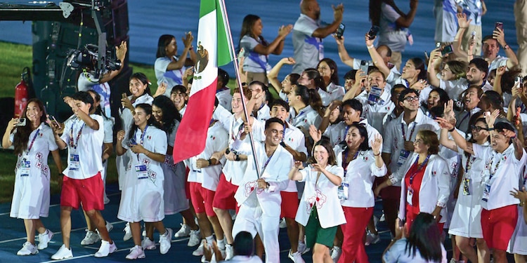 LA DELEGACIÓN mexicana, ayer, en
la inauguración de la justa deportiva