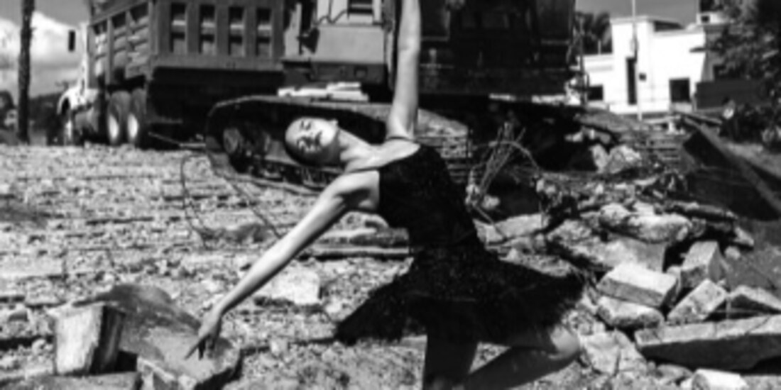 Una bailarina, durante una
protesta el pasado 2 de junio.