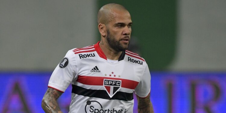 Dani Alves en su paso por la liga brasileña