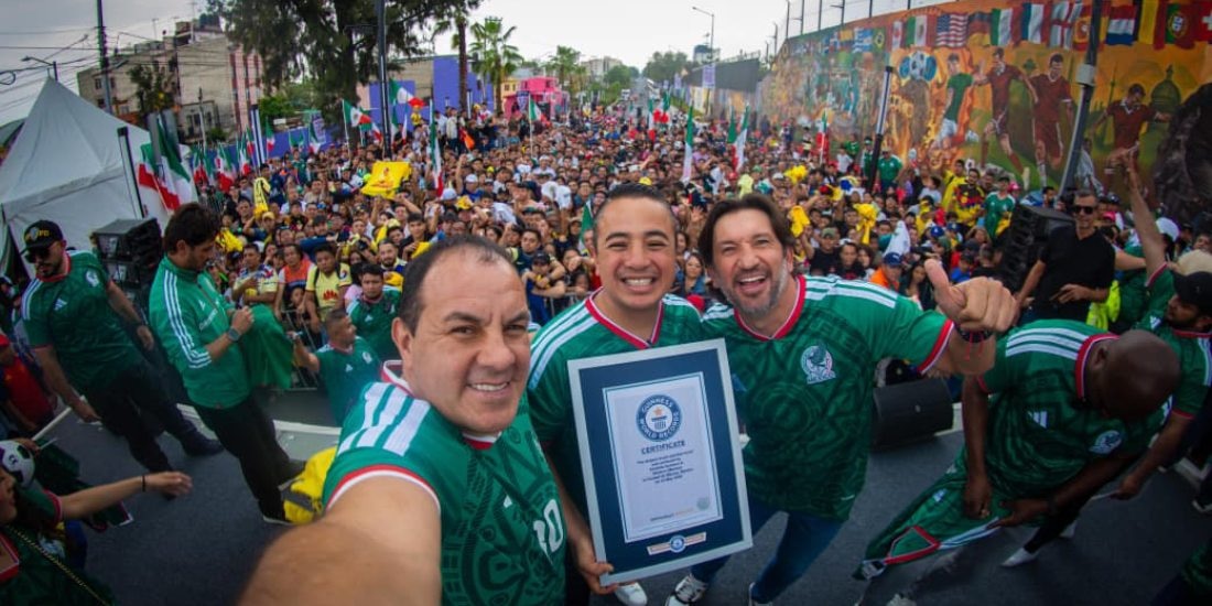 Janecarlo Lozano inaugura mural gigante en la Gustavo A. Madero y rompe Récord Guinness.