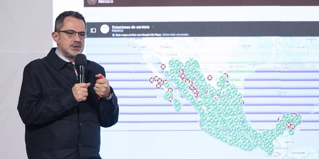 Iván Escalante, titular de la Profeco, ayer, en Palacio Nacional.