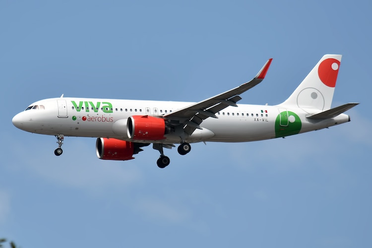 Avión de VivaAerobús, en fotografía de archivo.
