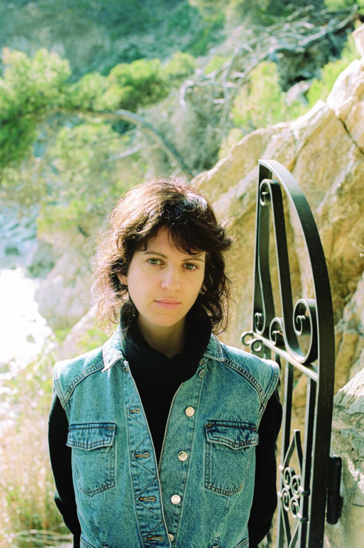 Gabriela Escobar recibió el Premio Juan Carlos Onetti 2021.