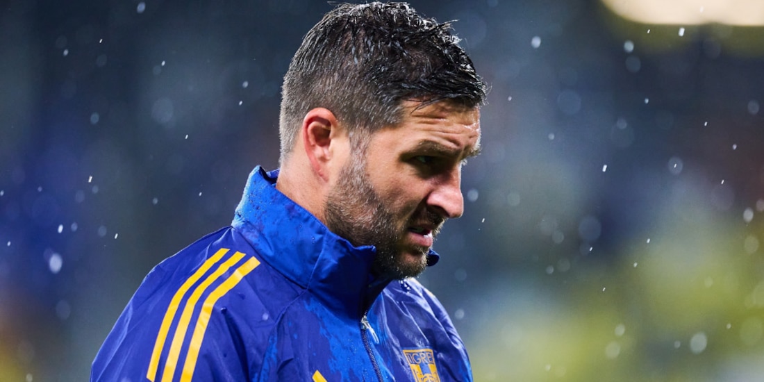 El partido se aplazó por temas meteorológicos.