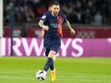 Messi conduce el balón en su último partido con el PSG.