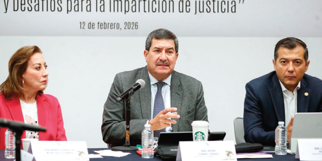 EL SENADOR Javier Corral (c.), ayer, durante la mesa de análisis sobre modificaciones en materia de “jueces sin rostro”