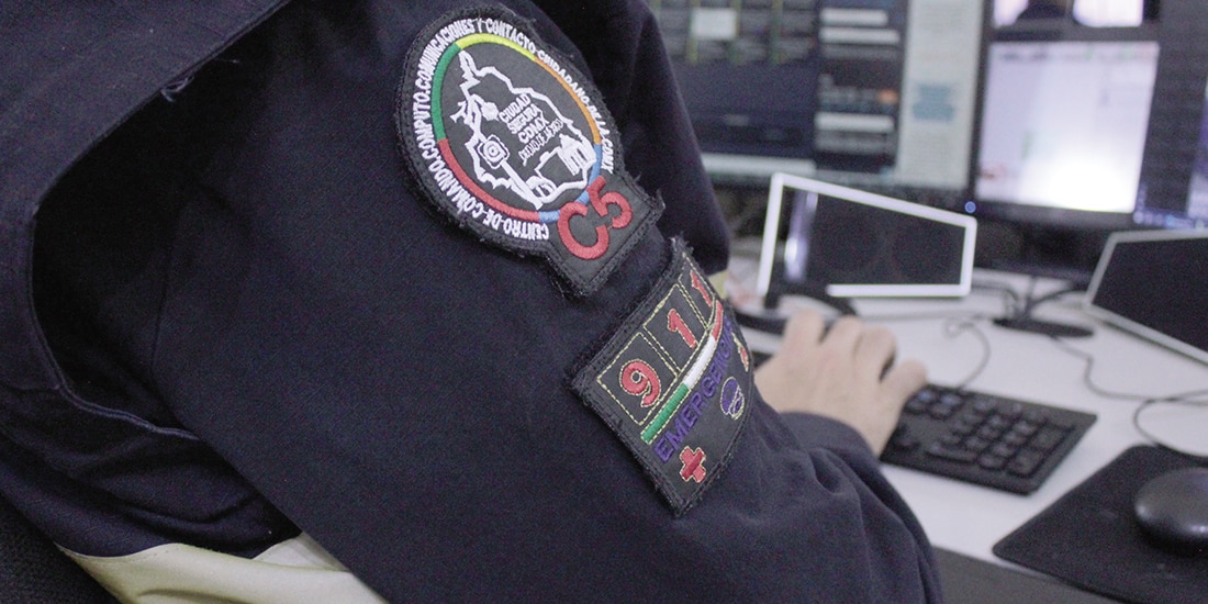 Personal del C5 monitorea las cámaras de seguridad de la ciudad, en enero.