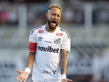 Neymar fue acusado de insultar a dos de sus compañeros del Santos.