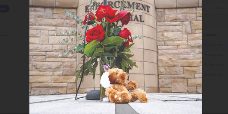 Residentes de Wichita, Kansas, de donde partió el avión de pasajeros, dedican una vigilia a víctimas