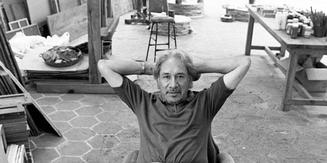 El artista Rafael Coronel en su estudio, en una foto de archivo.