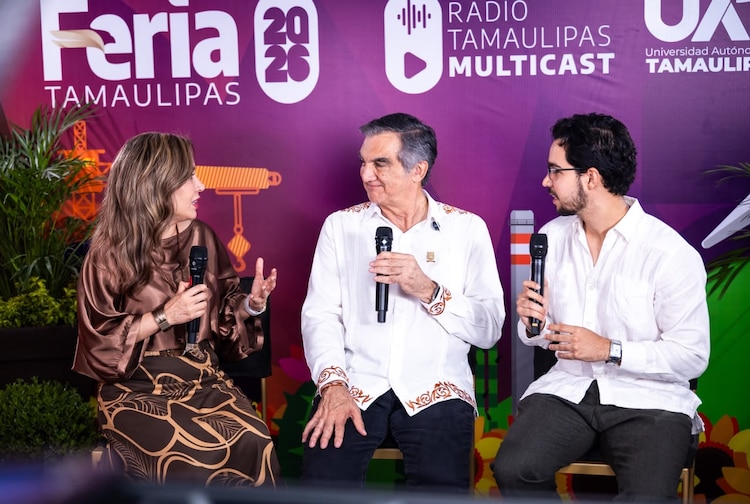 Al centro, el gobernador de Tamaulipas, Américo Villarreal Anaya.