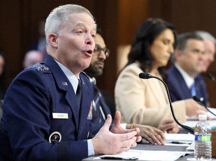 Haugh desempeñó roles clave en la defensa nacional, incluyendo su liderazgo en el 16.º Ejército del Aire y el Comando de Operaciones Cibernéticas