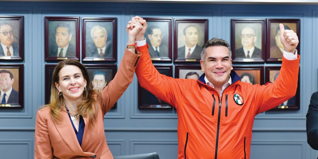 Carolina Viggiano y Alejandro Moreno, ayer, en el CEN del PRI.