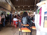 COMENSALES dentro del Mercado Huipulco, a 170 metros del Estadio CDMX, ayer.