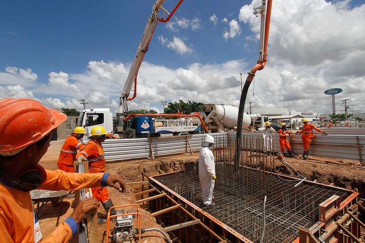Ven desaceleración si gobierno deja fuera de obras a constructores