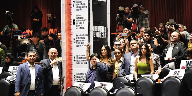 La bancada de Movimiento Ciudadano en San Lázaro presentó el “Abusómetro de Morena” para denunciar las injusticias cometidas por el partido mayoritario.