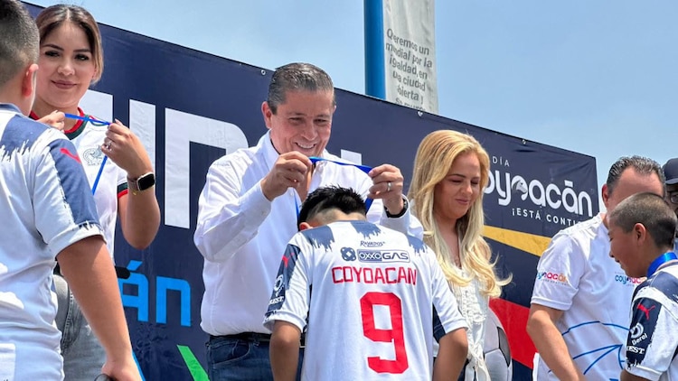 El alcalde Giovani Gutiérrez encabeza la clausura de la Copa Coyoacán y anuncia la siguiente fase de rehabilitación que incluye el lago del parque.