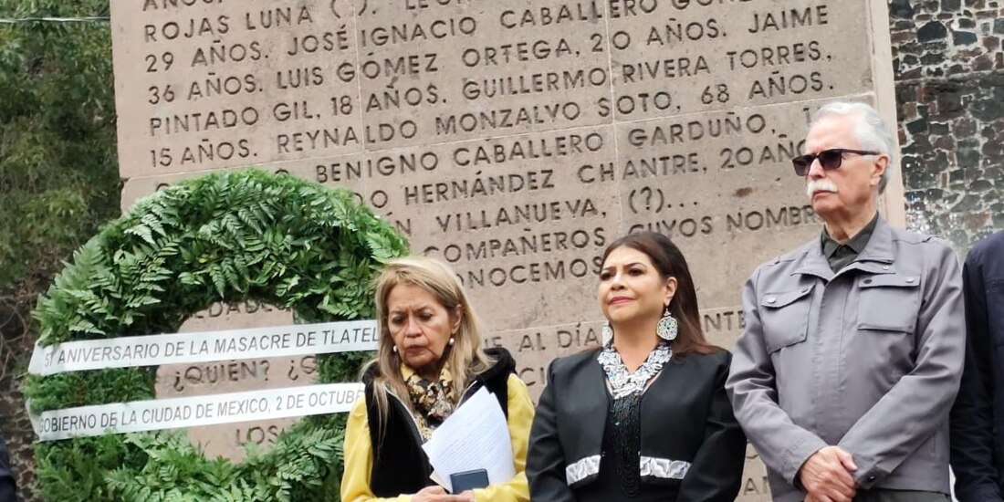 Al centro de la imagen Clara Brugada.