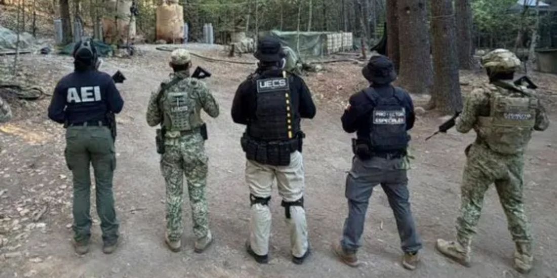 Unidad Especializada desmiente supuesta fotografía de funcionarios de EU fallecidos en accidente.