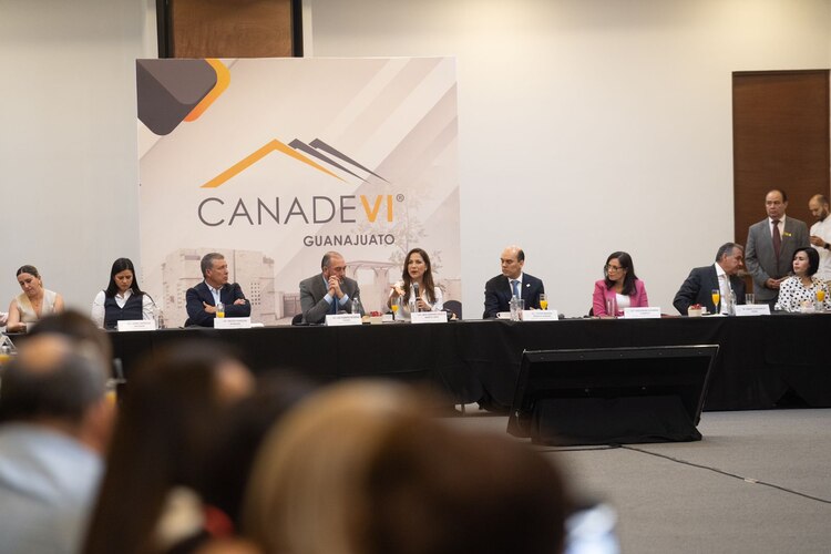 La candidata habló sobre la importancia de la vivienda.