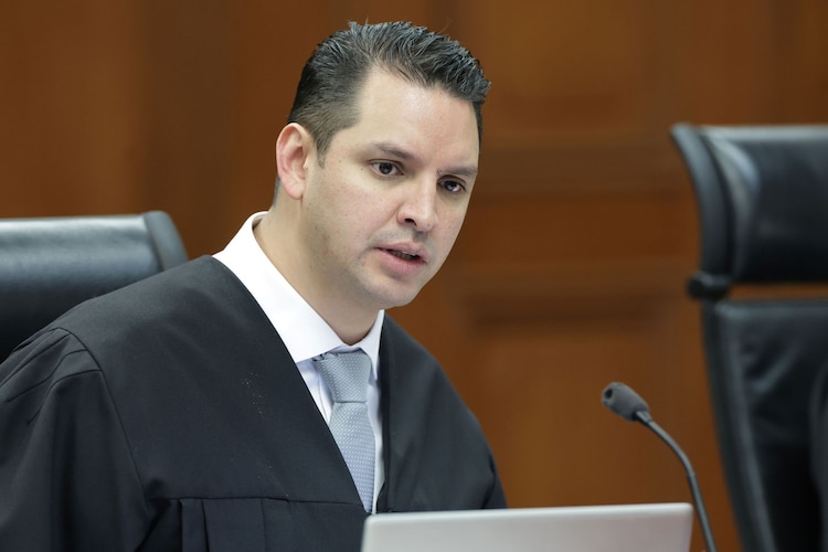 El ministro Arístides Guerrero García, durante una sesión de la SCJN.