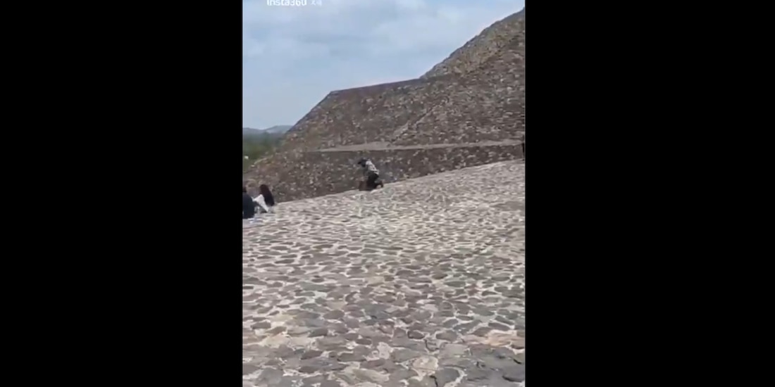 El agresor preparándose para el ataque.