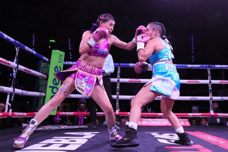 Aficionados de diversos municipios se dieron cita en el Auditorio GNP para apoyar a la boxeadora poblana.