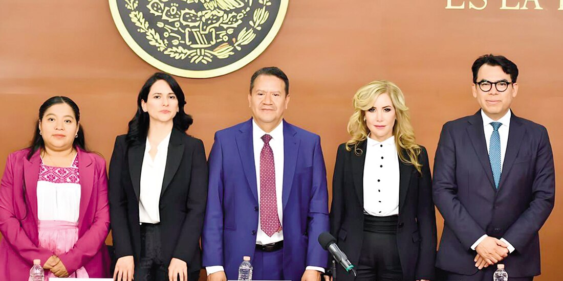 De izq. a der.: Catalina Ramírez Hernández, Surit Berenice Romero Domínguez, Néstor Vargas Solano, Lorena Josefina Pérez Romo y José Alberto Gallegos Ramírez, ayer.