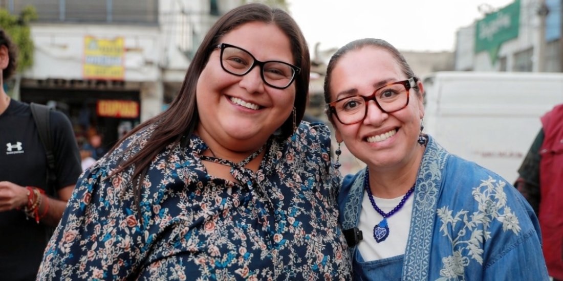 Azucena Cisneros y Citlalli Hernández presentan la Cartilla de Derechos de las Mujeres.