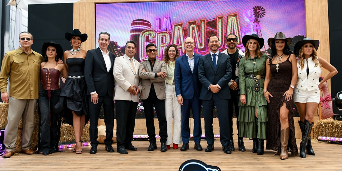 Los conductores y directivos del proyecto, ayer tras la conferencia de prensa.