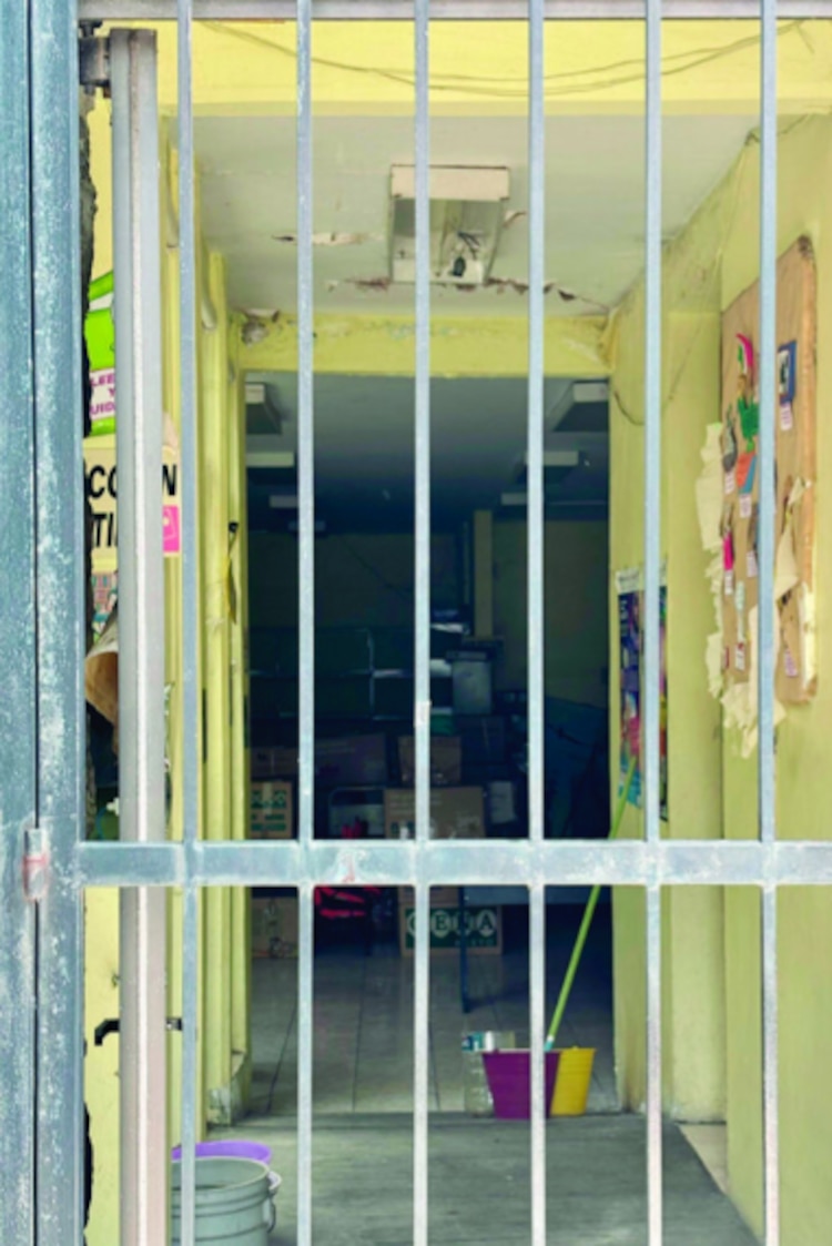 Biblioteca Fray Bernardino de Sahagún │ está cerrada por filtraciones de agua y se desconoce el estado del acervo.