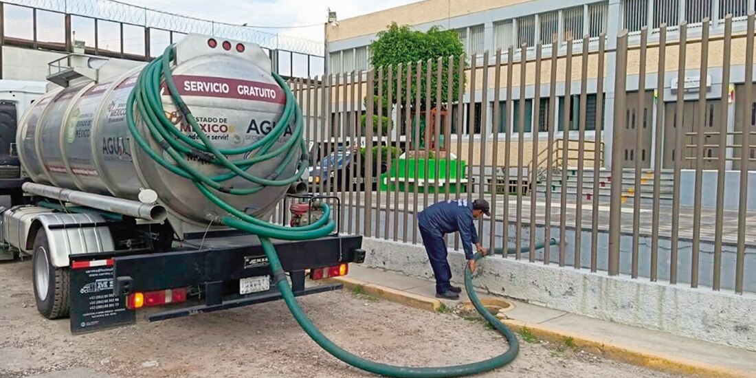 Trabajadores del Edomex abastecen agua tras operativo Caudal.