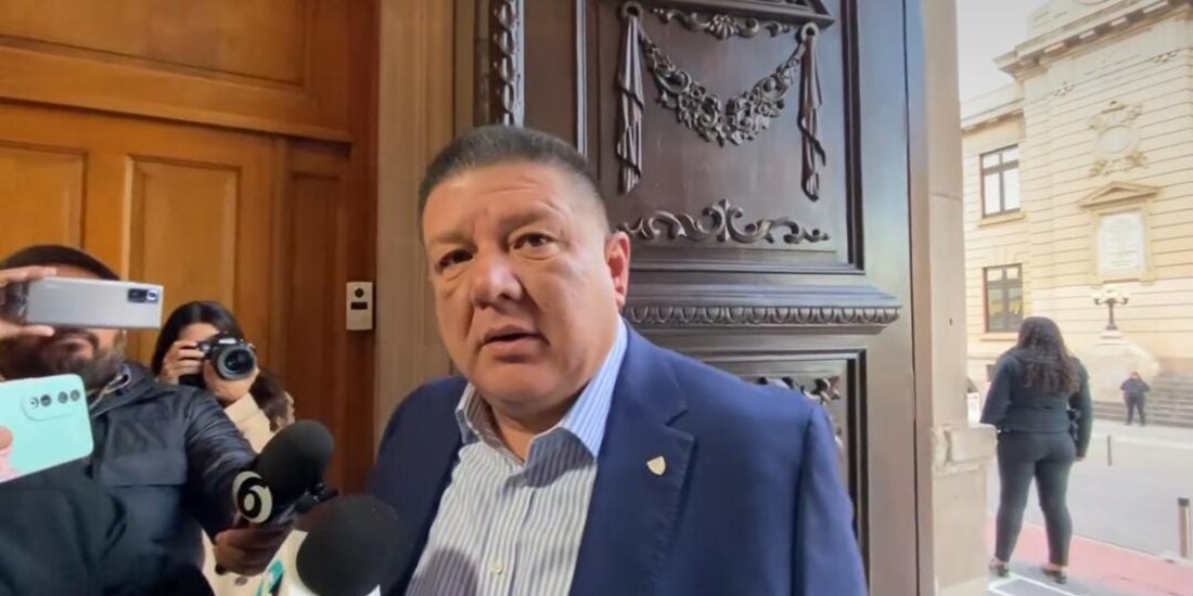 El fiscal de Justicia de Chihuahua, César Jáuregui, al hablar ante los medios locales, ayer.