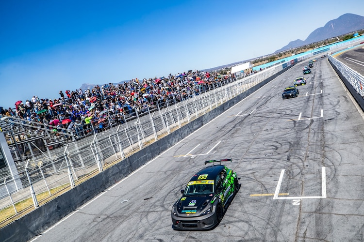 Alex Bobadilla y Oliver Trejo ganaron la primera fecha de la BYD México Racing Cup.