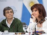 Cristina Fernández reaparece tras ataque y dice que está "viva por Dios y la Virgen".