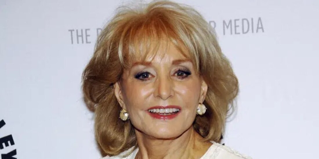 Muere Barbara Walters, legendaria periodista televisiva estadounidense.