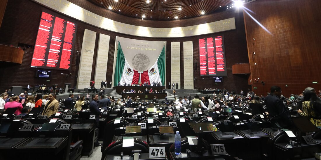 Diputados durante la segunda sesión ordinaria que se llevó a cabo, ayer, en San Lázaro.
