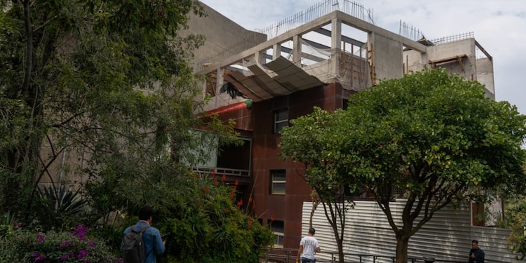 Originalmente, el Edificio de Orquestas se pensó sólo para la OFUNAM, pero ahora alberga tres grupos, por lo que se requiere más espacio para los músicos.