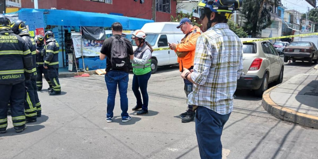Personal operativo de la Secretaría de Gestión Integral de Riesgos y Protección Civil acudió a la zona para supervisar las maniobras.