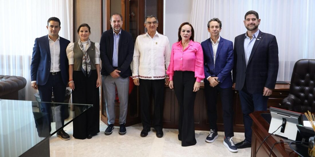 Presentan empresarios a Américo Villarreal megaproyecto inmobiliario y comercial.