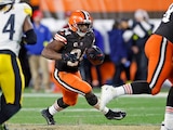 Nick Chubb (24), running back de los Browns, durante el partido de la Semana 3 de la NFL contra los Steelers.