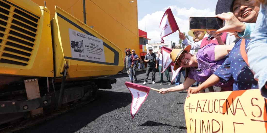 La presidenta municipal de Ecatepec, Azucena Cisneros Coss, dio el banderazo de salida a las obras de repavimentación.
