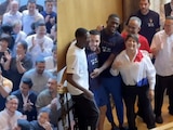 El conjunto francés cerró su estancia en Boston con abrazos, aplausos y fotografías junto al personal que los atendió durante el torneo.