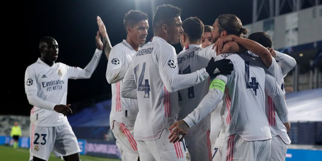 Jugadores del Real Madrid celebran una anotación ante el Inter de Milán en la Champions League.