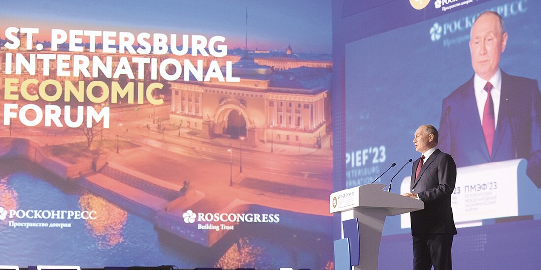 El presidente Vladimir Putin, ayer, en un foro económico en San Petersburgo.