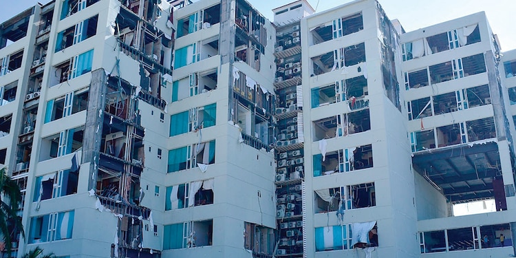 Alrededor de 80% de la infraestructura hotelera de Acapulco sufrió destrozos y 47 mil comercios resultaron dañados.