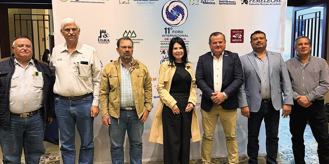 Autoridades de Aguascalientes y directivos de la Femeleche, en conferencia, ayer.