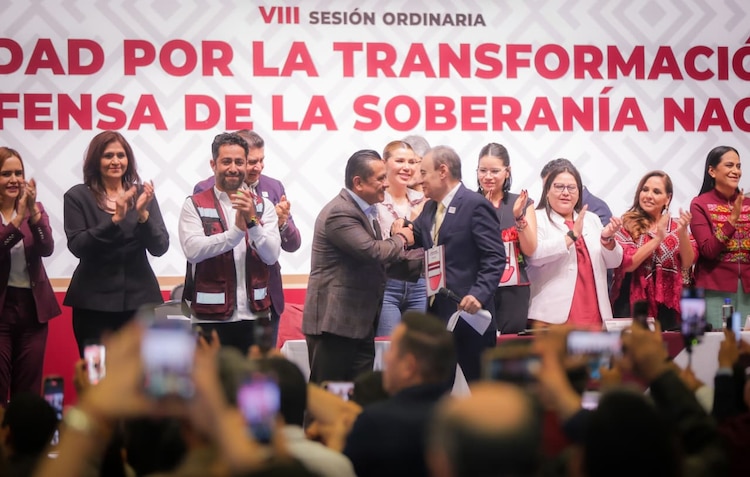Carlos Torres Piña durante la toma de protesta a coordinadores estatales de Morena, el 10 de octubre de 2026.