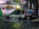 Un vehículo varado en una calle al sur de la Ciudad de México, la tarde de ayer.